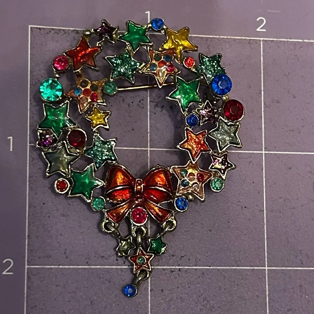 Colorful Star‎ and Bow Wreath Brooch Pin